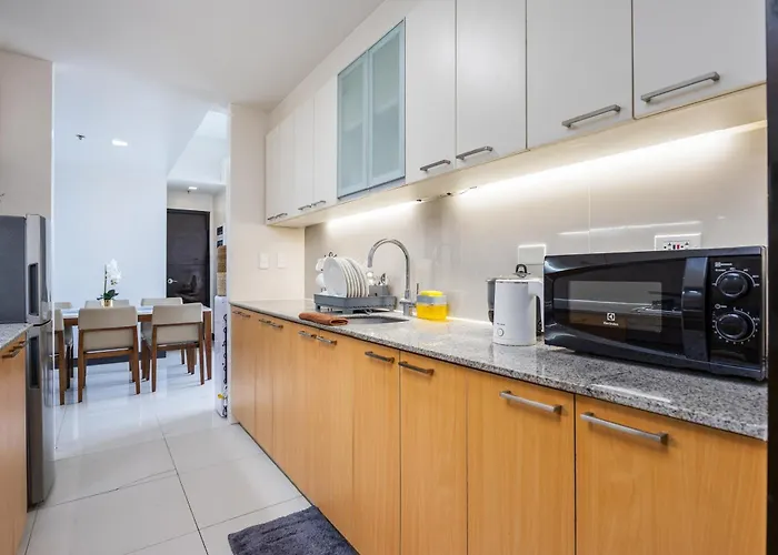 Furnished 2br Floor Minutes To With Amazing Sea View, Netflix, Wifi And Pool Access Punta Engano (Mactan)