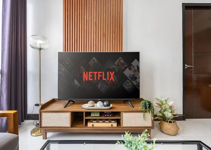 Furnished 2br Floor Minutes To With Amazing Sea View, Netflix, Wifi And Pool Access *