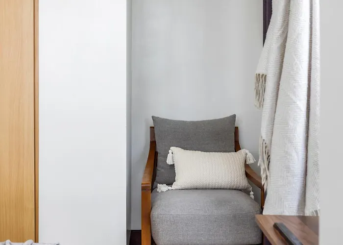 Furnished 2br Floor Minutes To With Amazing Sea View, Netflix, Wifi And Pool Access Apartment Punta Engano (Mactan)