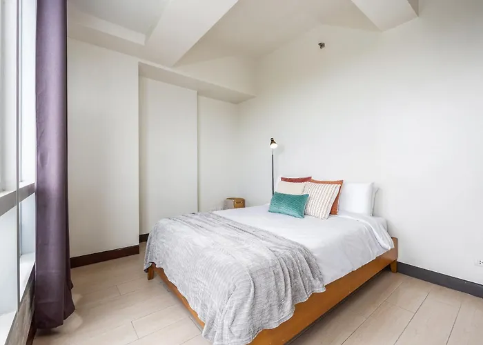 Apartment Furnished 2br Floor Minutes To With Amazing Sea View, Netflix, Wifi And Pool Access Punta Engano (Mactan)