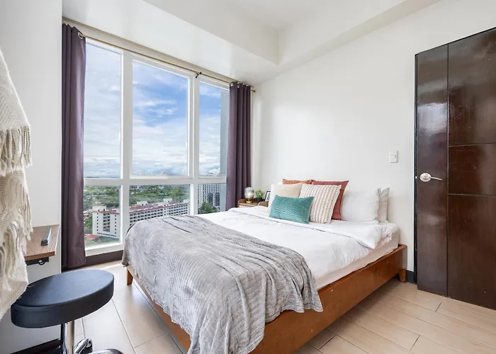 Furnished 2br Floor Minutes To With Amazing Sea View, Netflix, Wifi And Pool Access Punta Engano (Mactan)