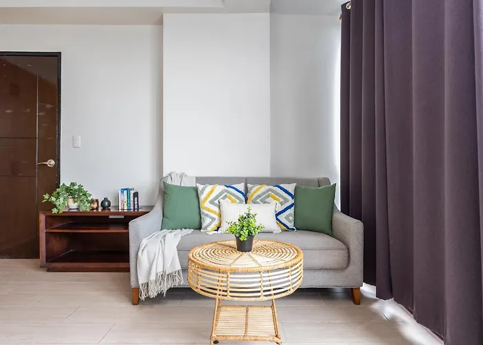 Apartment Furnished 2br Floor Minutes To With Amazing Sea View, Netflix, Wifi And Pool Access Punta Engano (Mactan)